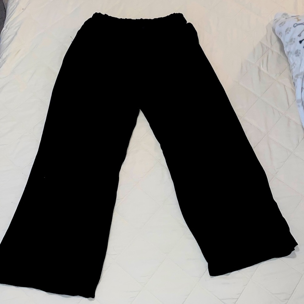 West kei size M-L. Black long flowy pants. 100% rayon. Elastic waistband.
